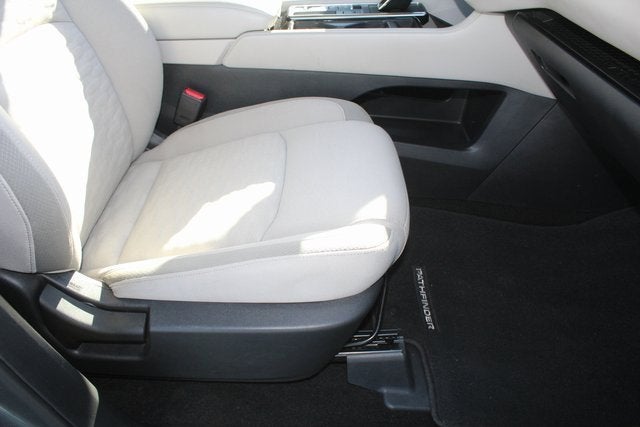 2023 Nissan Pathfinder SV